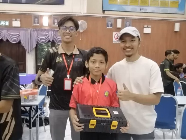 first meet at sumo competition as i was asked to help fix their robot